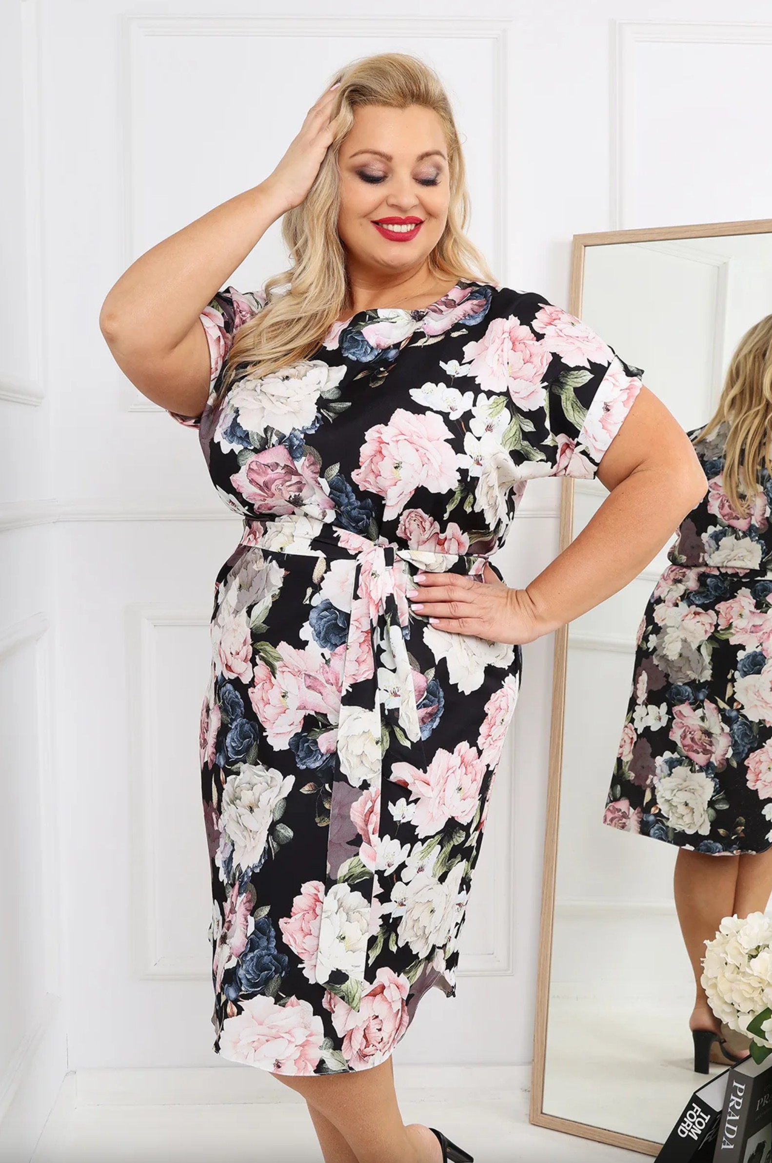 Sukienka w kwiaty Plus Size Cute Look 2 XL - obrazek 2